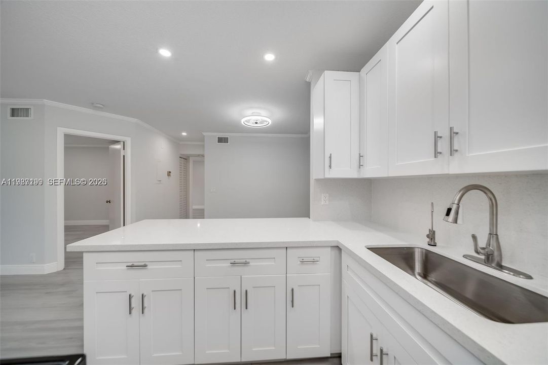 For Rent: $2,250 (2 beds, 2 baths, 887 Square Feet)