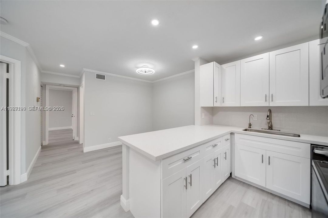 For Rent: $2,250 (2 beds, 2 baths, 887 Square Feet)