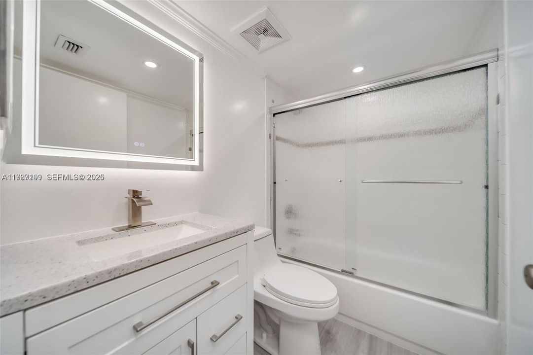 For Rent: $2,250 (2 beds, 2 baths, 887 Square Feet)