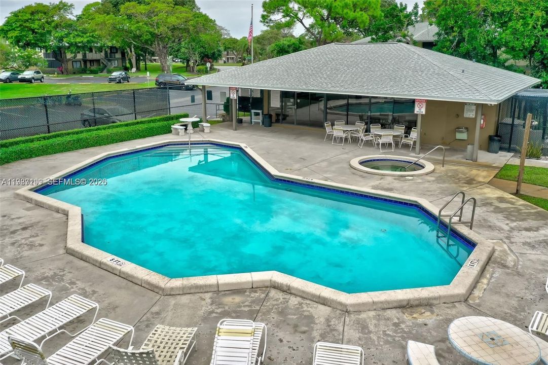 For Rent: $2,250 (2 beds, 2 baths, 887 Square Feet)