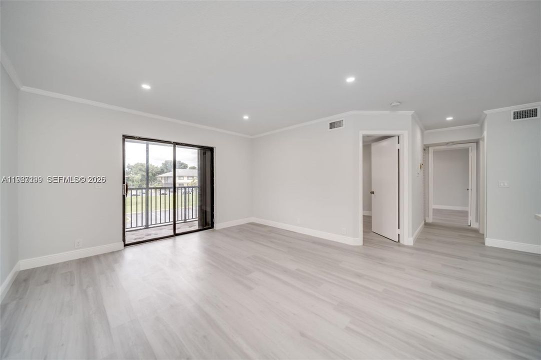 For Rent: $2,250 (2 beds, 2 baths, 887 Square Feet)