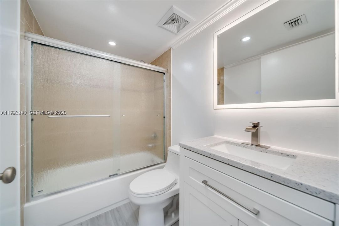 For Rent: $2,250 (2 beds, 2 baths, 887 Square Feet)