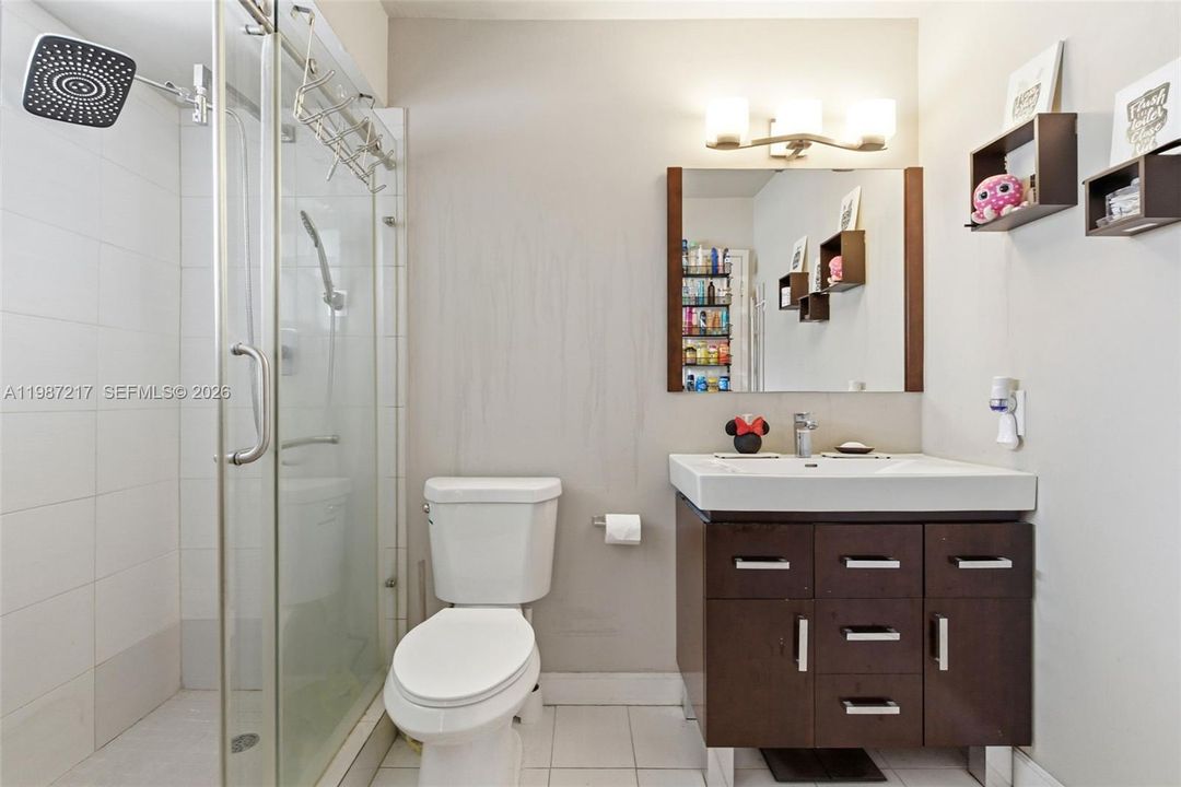 Vendido Recientemente: $425,000 (3 camas, 2 baños, 1340 Pies cuadrados)