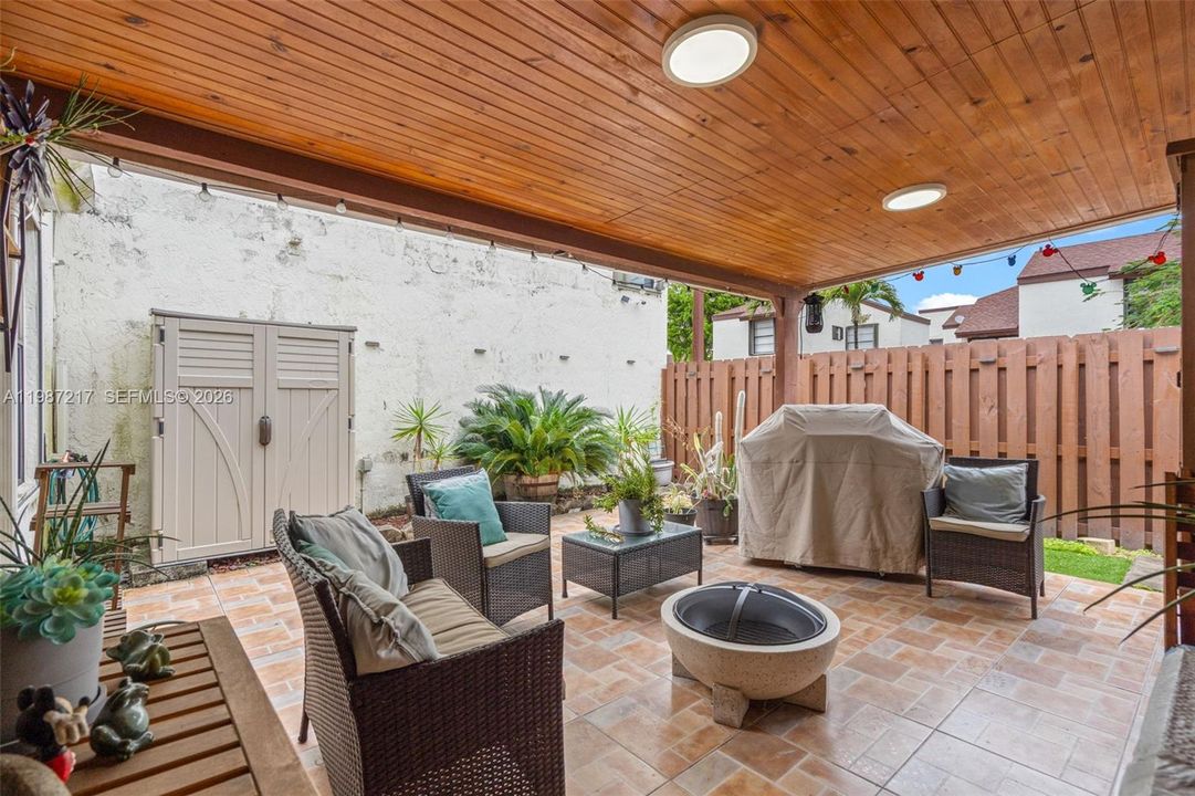 Vendido Recientemente: $425,000 (3 camas, 2 baños, 1340 Pies cuadrados)