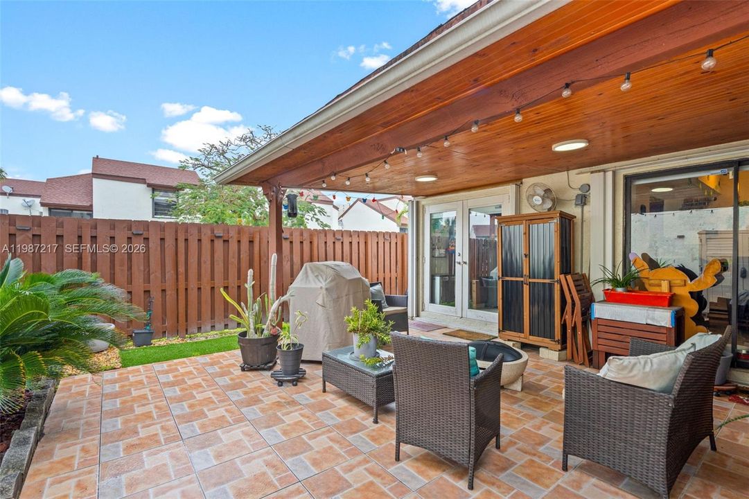 Vendido Recientemente: $425,000 (3 camas, 2 baños, 1340 Pies cuadrados)