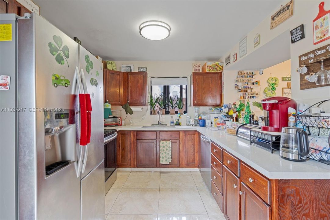 Vendido Recientemente: $425,000 (3 camas, 2 baños, 1340 Pies cuadrados)