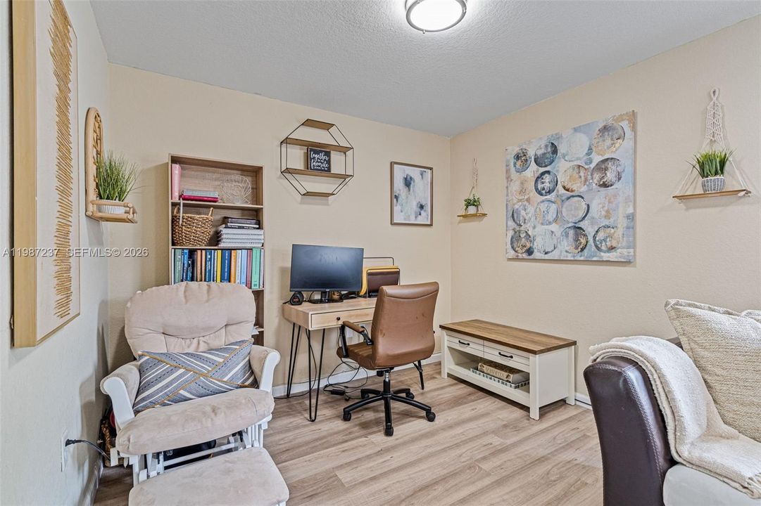 Activo con contrato: $265,000 (2 camas, 1 baños, 1140 Pies cuadrados)
