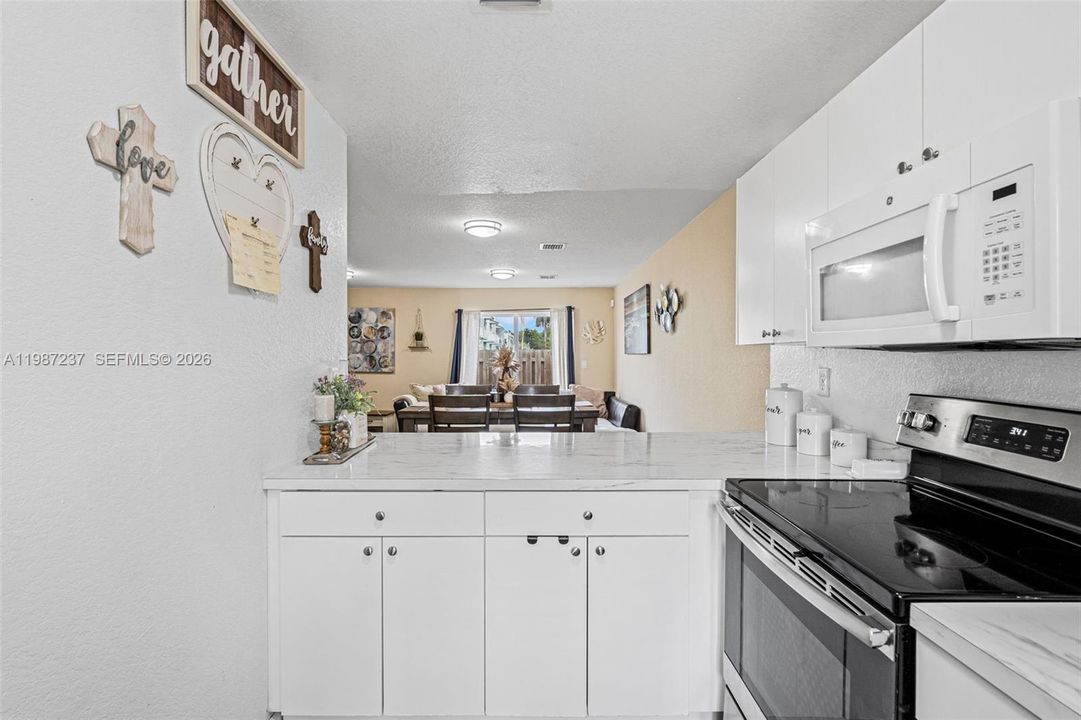 Activo con contrato: $265,000 (2 camas, 1 baños, 1140 Pies cuadrados)