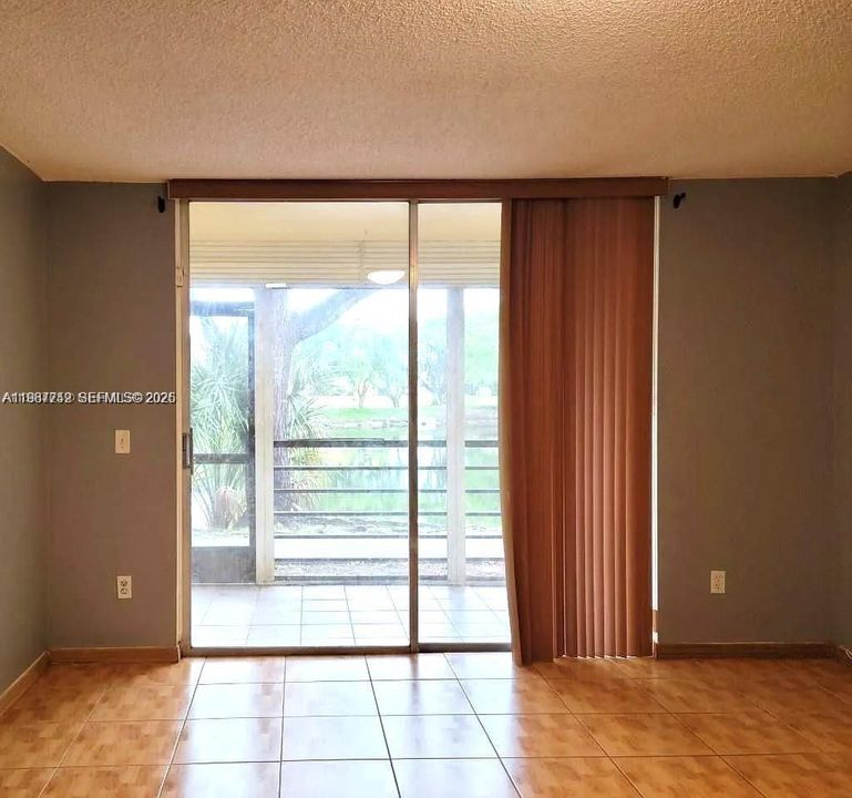 На продажу: $185,000 (1 спален, 1 ванн, 900 Квадратных фут)