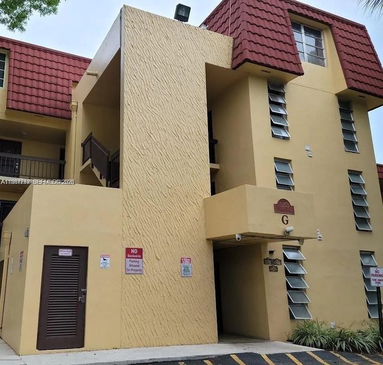На продажу: $185,000 (1 спален, 1 ванн, 900 Квадратных фут)
