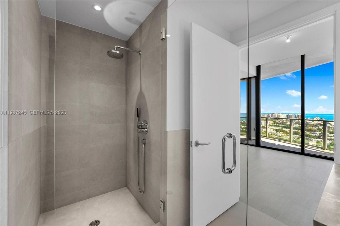 Second Bedroom en suite Bathroom
