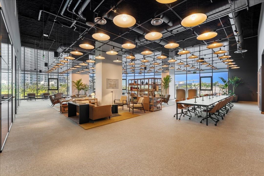 Business Center & Co-Working Lounge