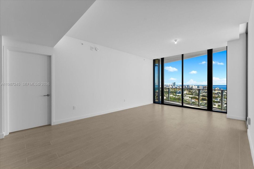 For Sale: $2,885,000 (2 beds, 2 baths, 1218 Square Feet)
