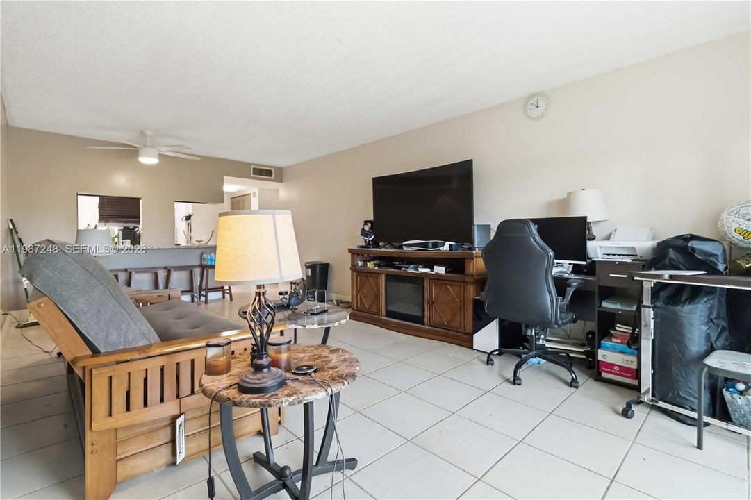 En Venta: $139,900 (1 camas, 1 baños, 925 Pies cuadrados)
