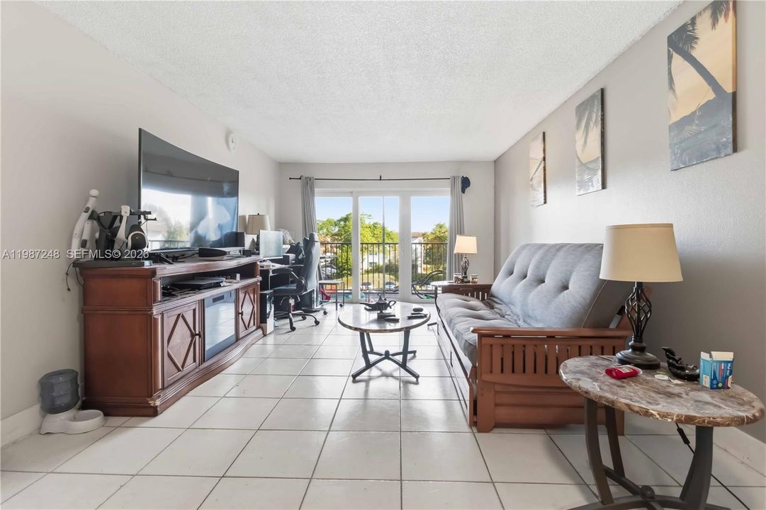 En Venta: $139,900 (1 camas, 1 baños, 925 Pies cuadrados)