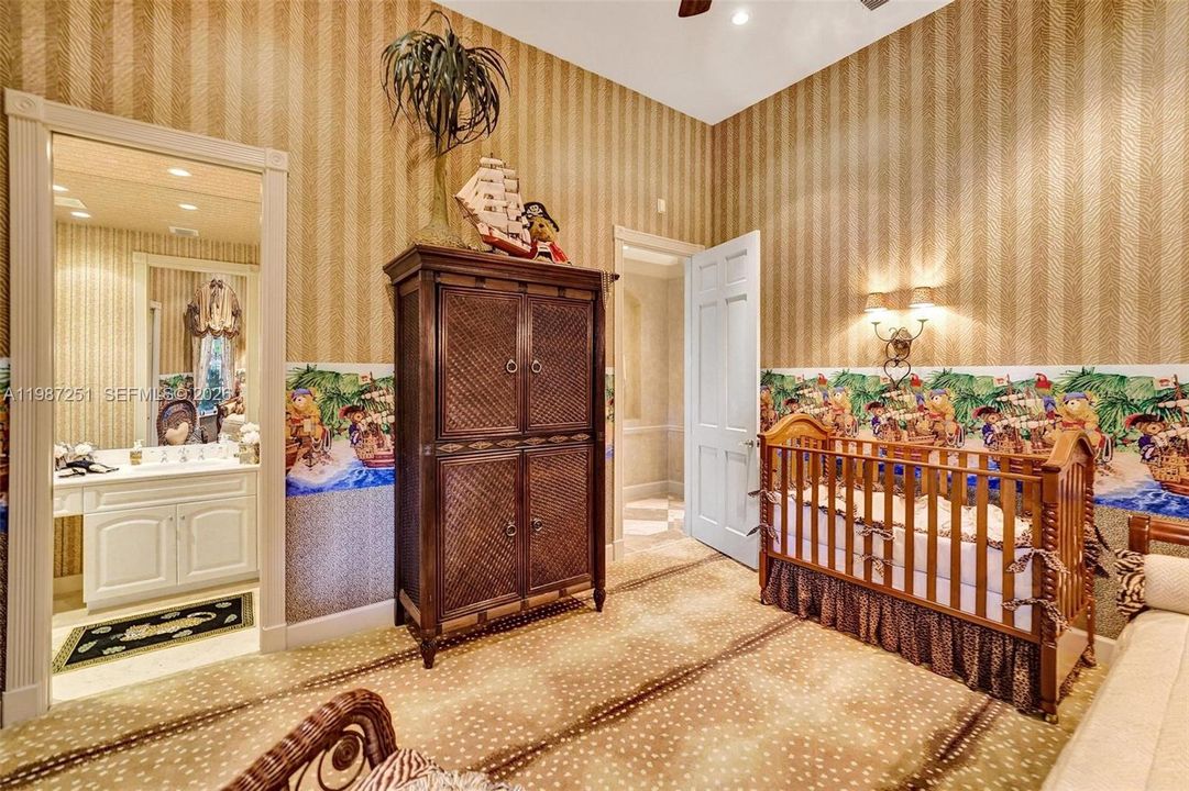For Sale: $2,350,000 (4 beds, 4 baths, 3774 Square Feet)