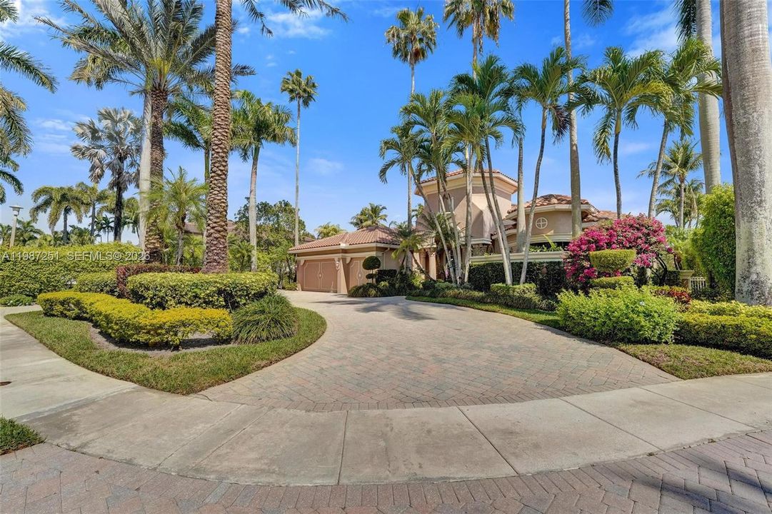 For Sale: $2,350,000 (4 beds, 4 baths, 3774 Square Feet)