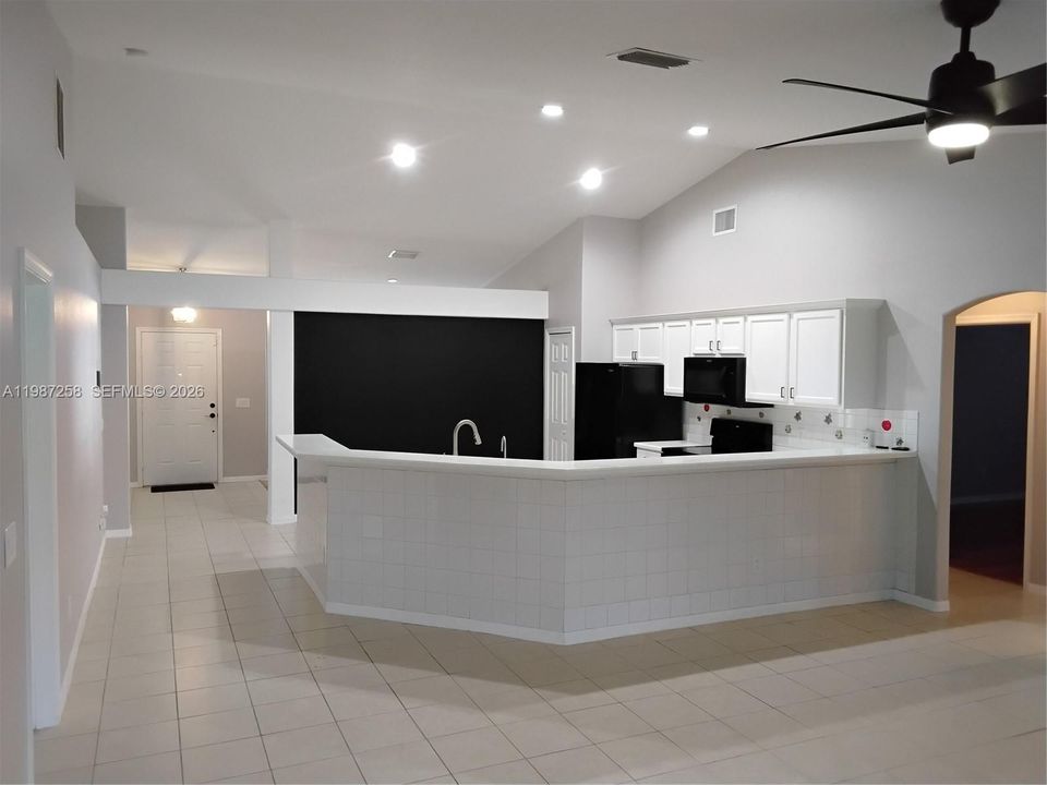 На продажу: $479,900 (4 спален, 2 ванн, 2078 Квадратных фут)