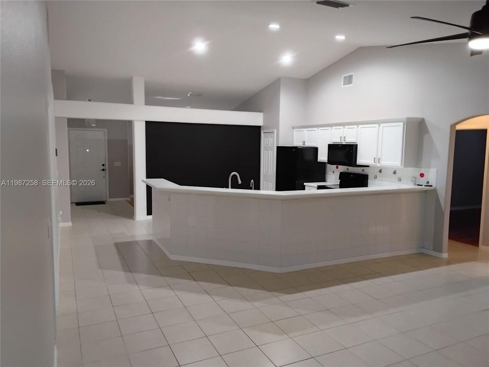 На продажу: $479,900 (4 спален, 2 ванн, 2078 Квадратных фут)