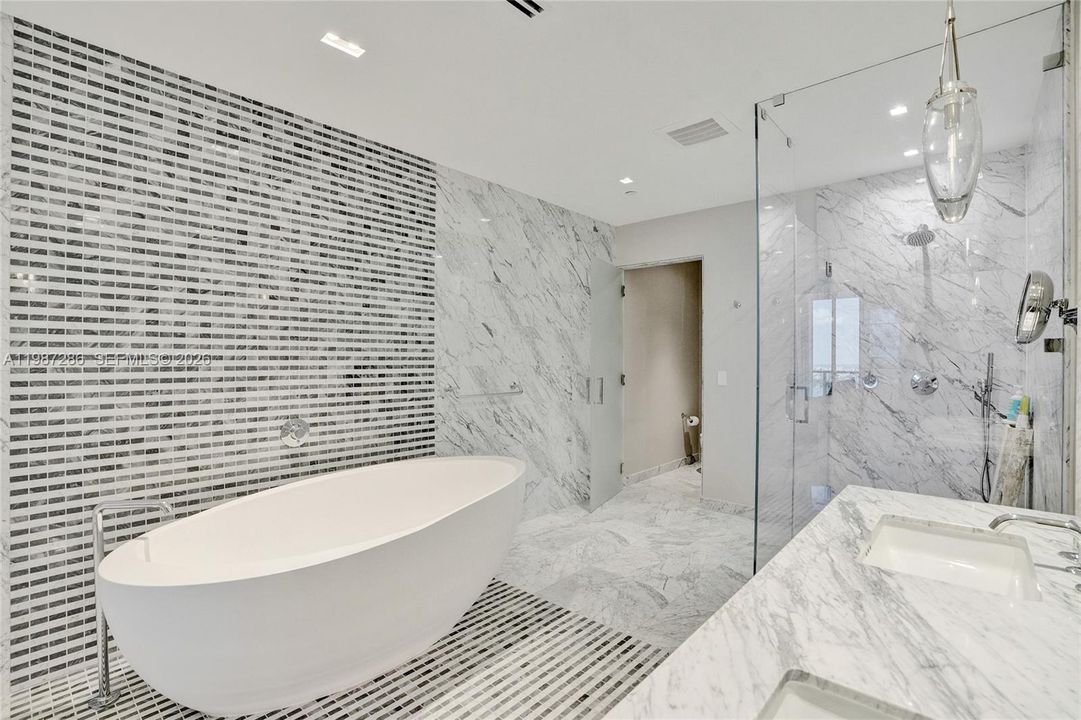 На продажу: $5,995,000 (5 спален, 5 ванн, 3966 Квадратных фут)