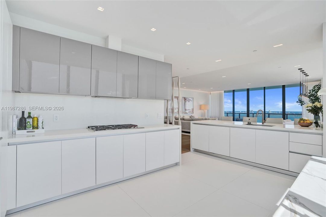 На продажу: $5,995,000 (5 спален, 5 ванн, 3966 Квадратных фут)