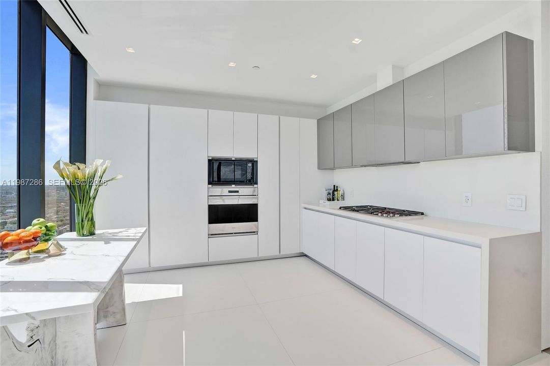 На продажу: $5,995,000 (5 спален, 5 ванн, 3966 Квадратных фут)