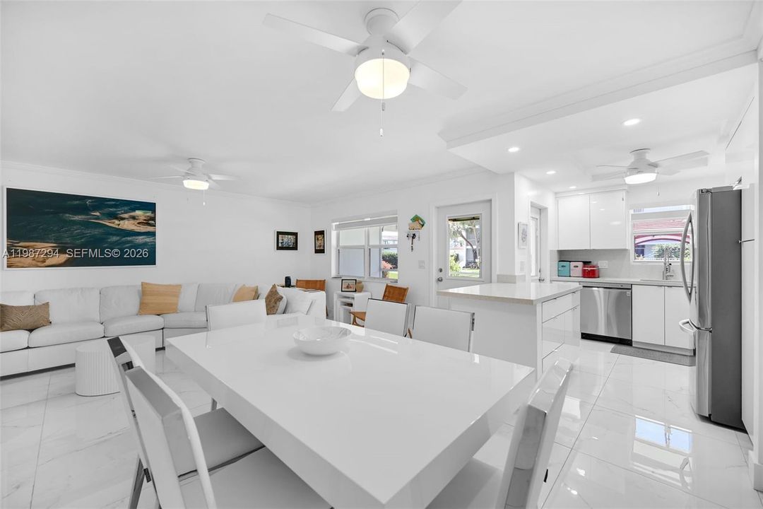 Activo con contrato: $249,000 (2 camas, 2 baños, 1000 Pies cuadrados)