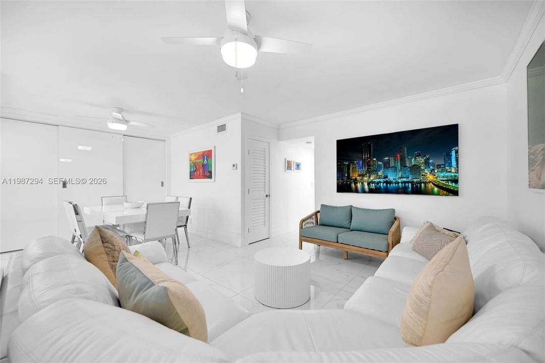 Activo con contrato: $249,000 (2 camas, 2 baños, 1000 Pies cuadrados)