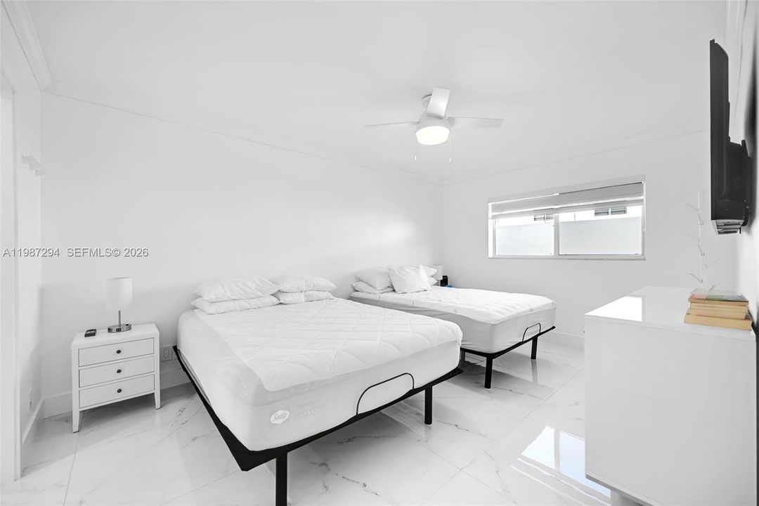 Activo con contrato: $249,000 (2 camas, 2 baños, 1000 Pies cuadrados)