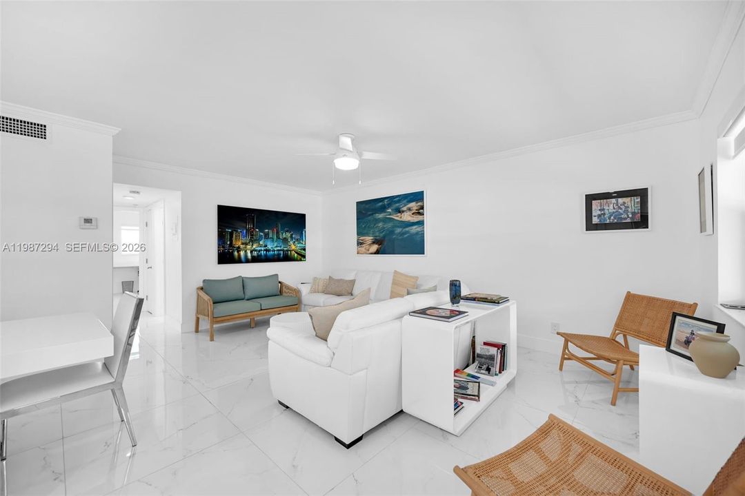 Activo con contrato: $249,000 (2 camas, 2 baños, 1000 Pies cuadrados)