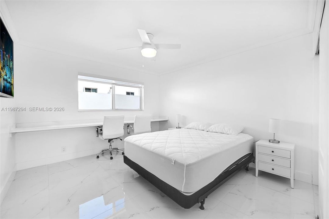 Activo con contrato: $249,000 (2 camas, 2 baños, 1000 Pies cuadrados)