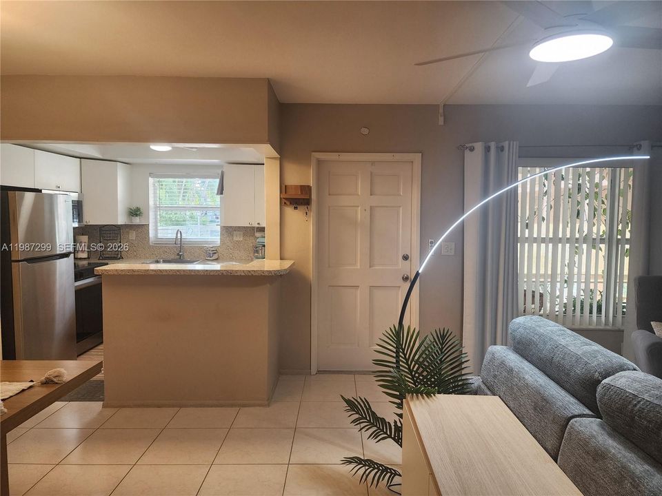 На продажу: $180,000 (2 спален, 2 ванн, 940 Квадратных фут)