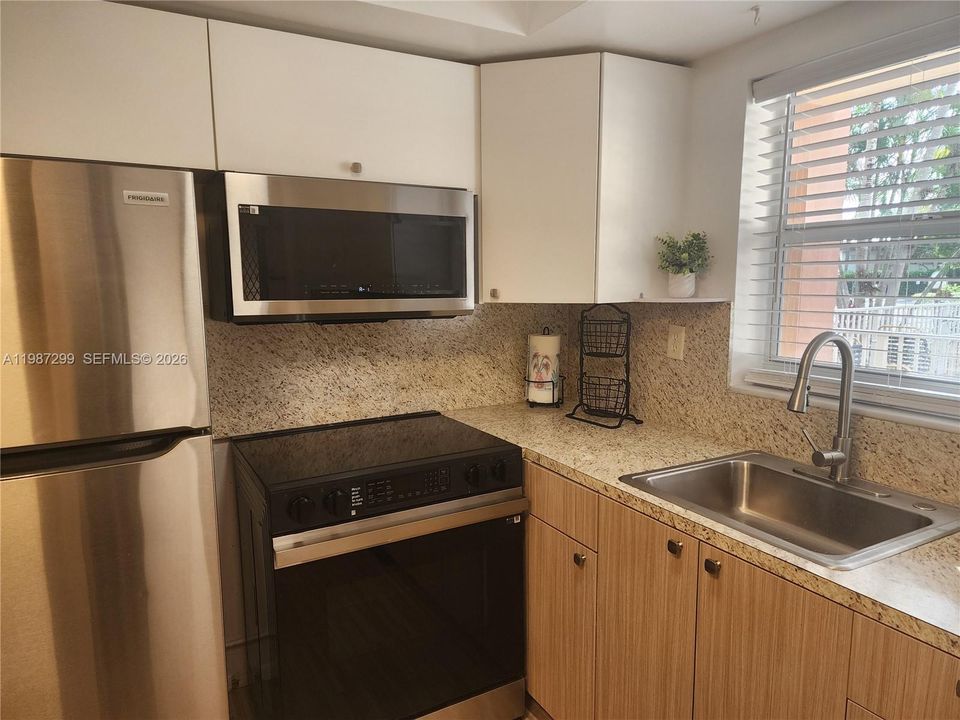 На продажу: $180,000 (2 спален, 2 ванн, 940 Квадратных фут)