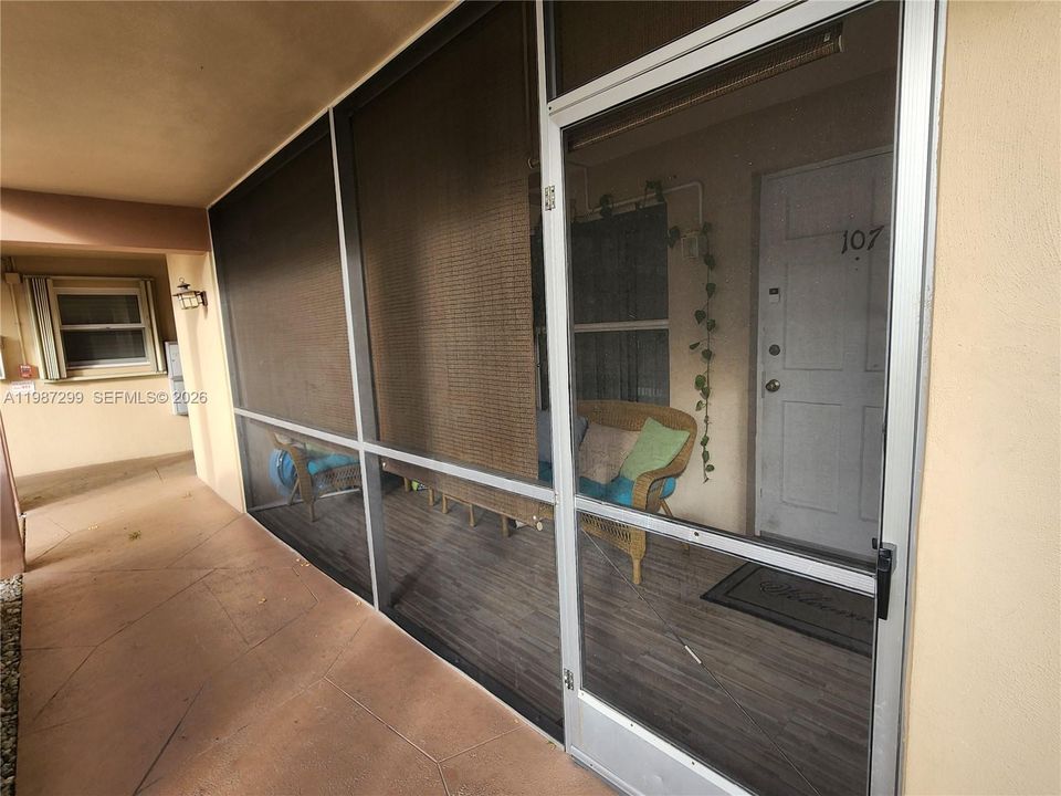 На продажу: $180,000 (2 спален, 2 ванн, 940 Квадратных фут)