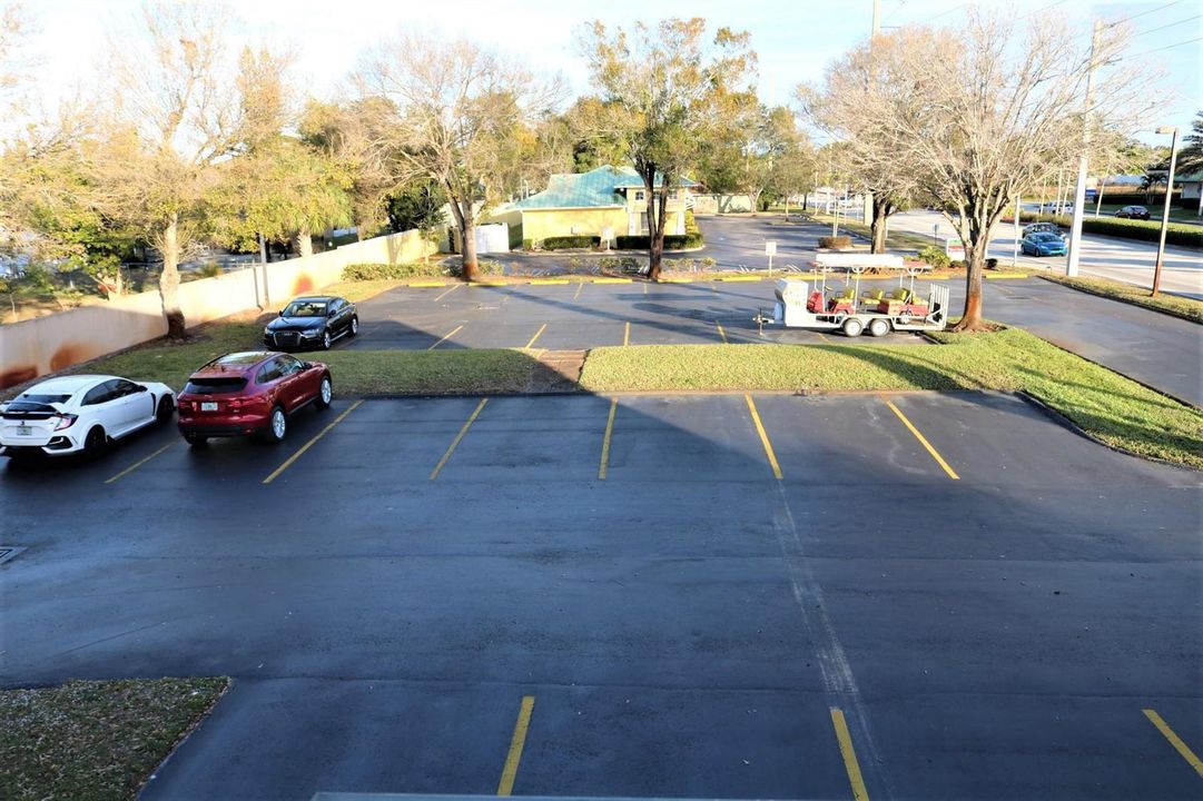 EXTERIOR PARKING LOT 1