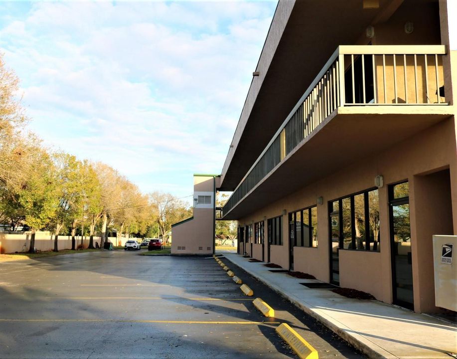 EXTERIOR PARKING