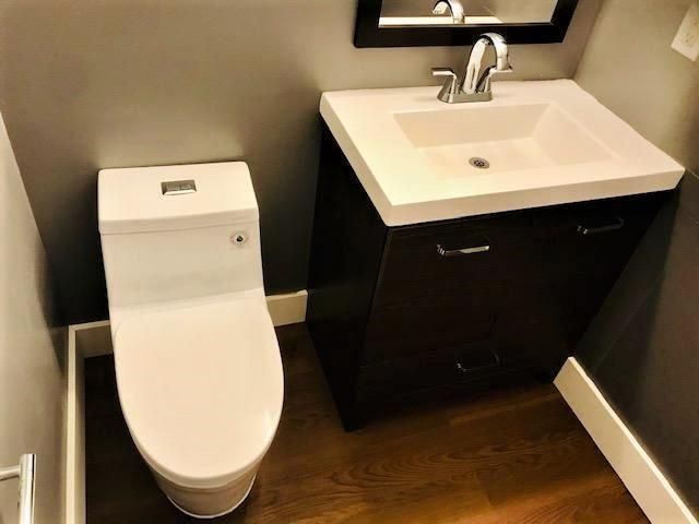 BATHRROM MODERN TOILET -VANITY