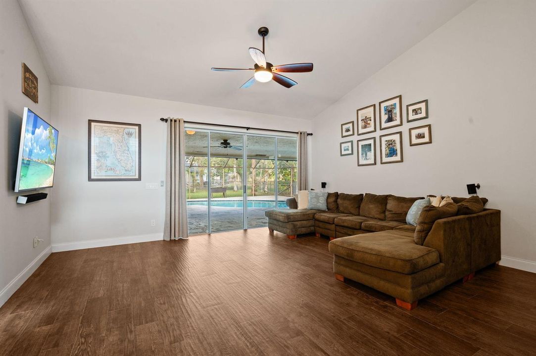 8-web-or-mls-1738-lindsey-ct