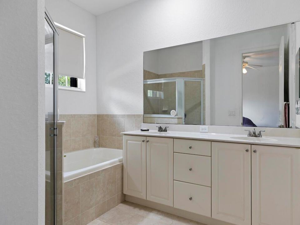 Master Bedroom Bathroom
