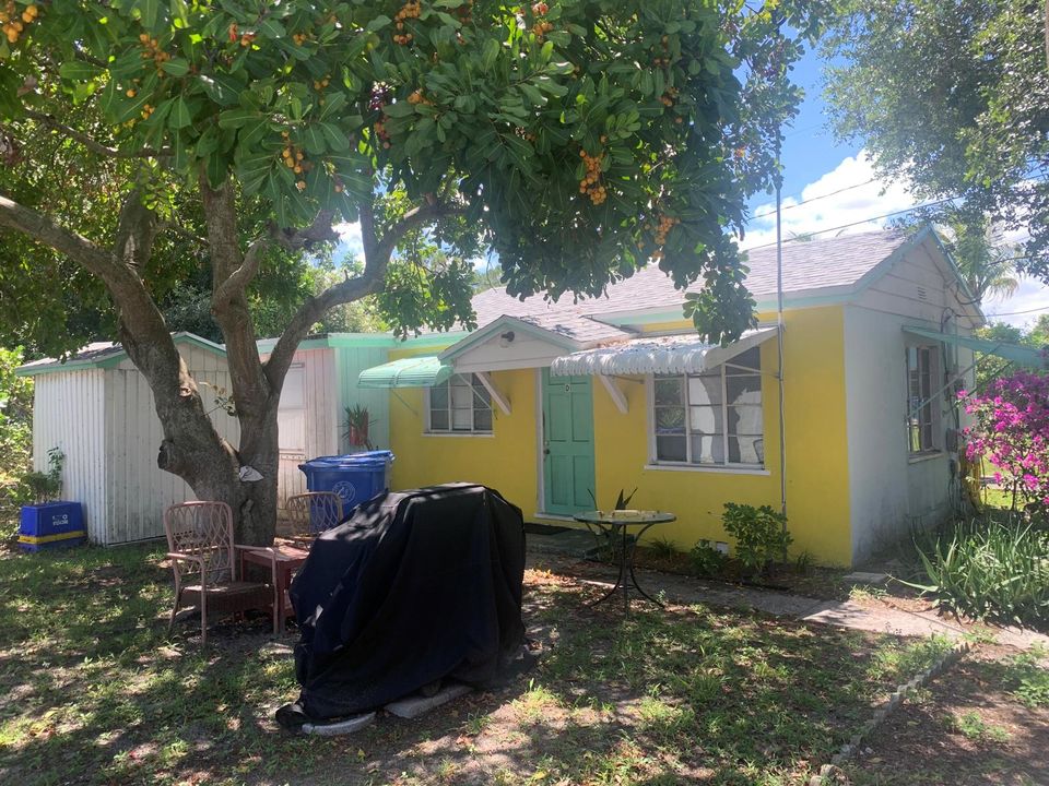 Rear Building 1br/1bth