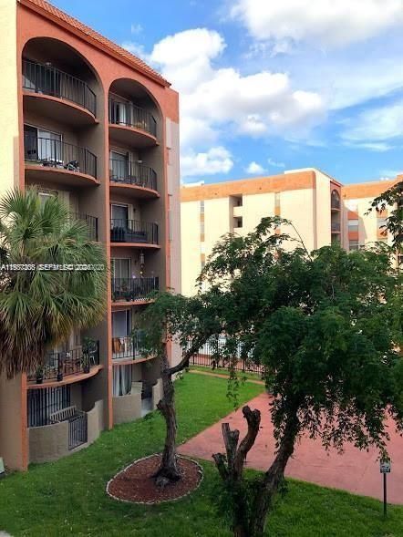 For Sale: $189,000 (1 beds, 1 baths, 504 Square Feet)