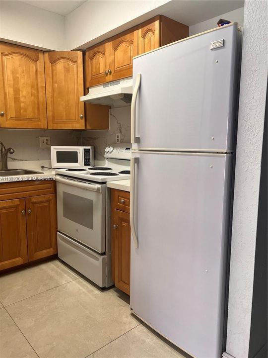 For Sale: $189,000 (1 beds, 1 baths, 504 Square Feet)