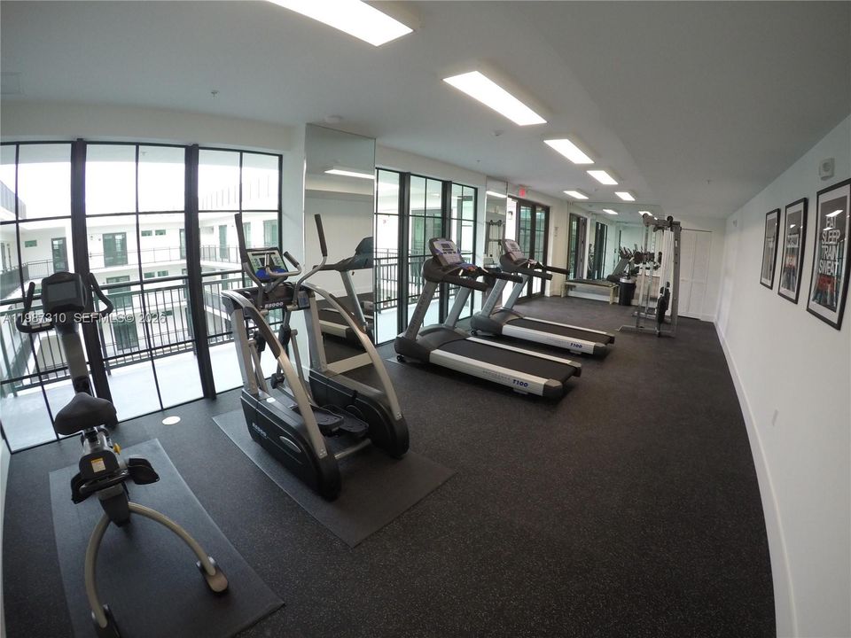 For Sale: $245,000 (1 beds, 1 baths, 408 Square Feet)