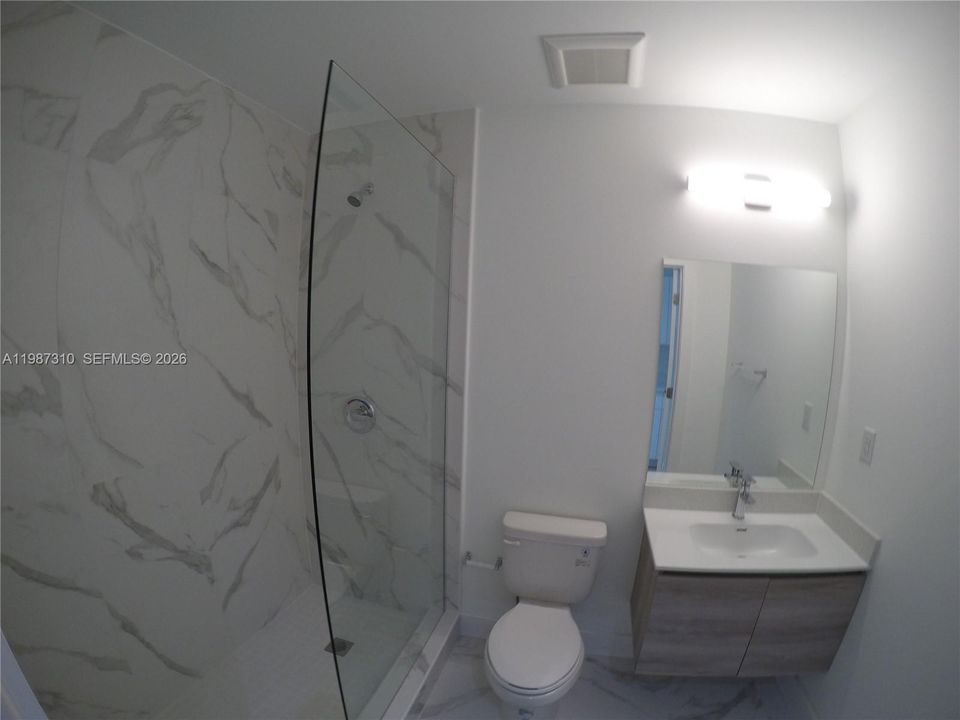 For Sale: $245,000 (1 beds, 1 baths, 408 Square Feet)