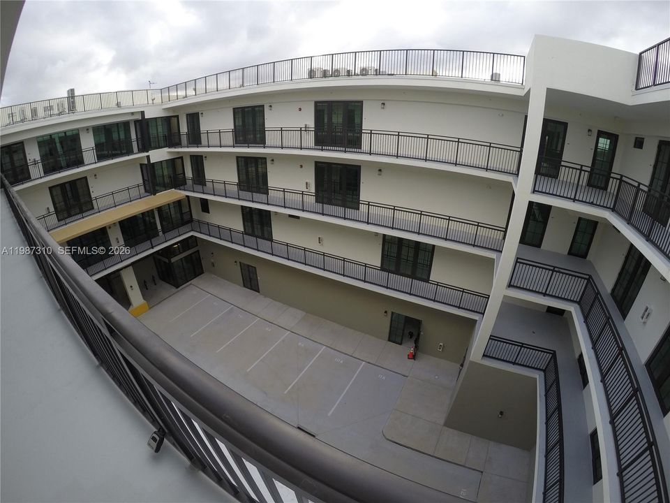 For Sale: $245,000 (1 beds, 1 baths, 408 Square Feet)