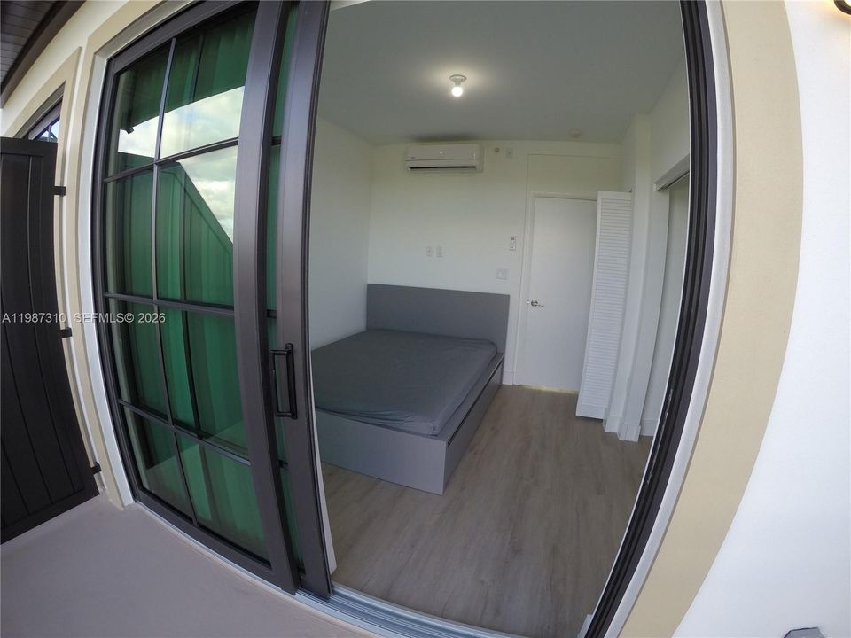 For Sale: $245,000 (1 beds, 1 baths, 408 Square Feet)