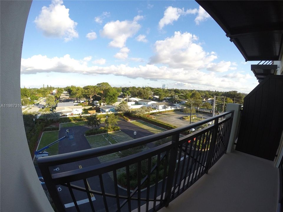 For Sale: $245,000 (1 beds, 1 baths, 408 Square Feet)