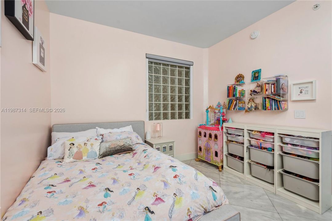 For Sale: $775,000 (3 beds, 3 baths, 1849 Square Feet)