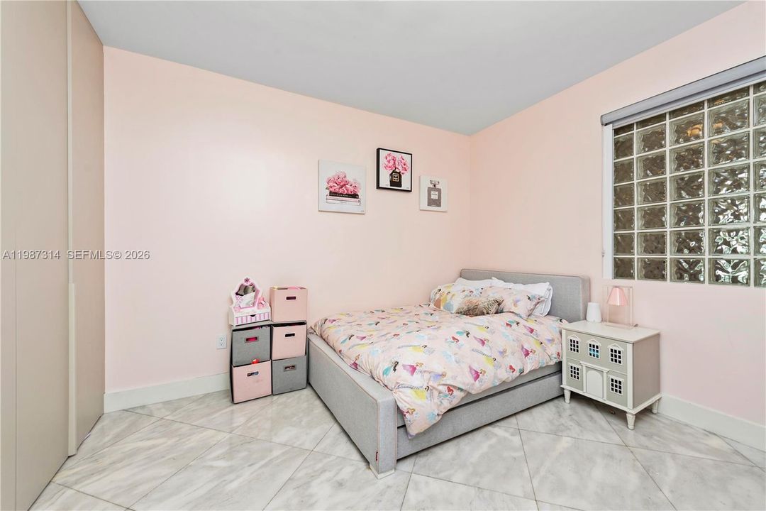 For Sale: $775,000 (3 beds, 3 baths, 1849 Square Feet)