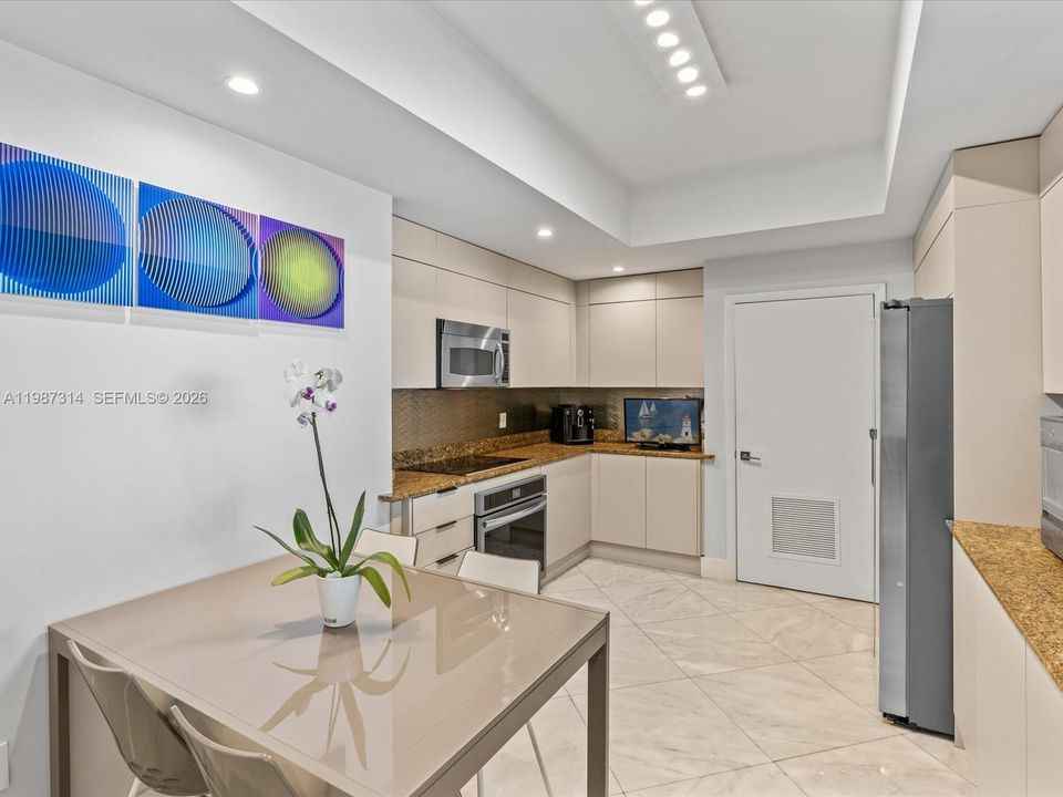 For Sale: $775,000 (3 beds, 3 baths, 1849 Square Feet)